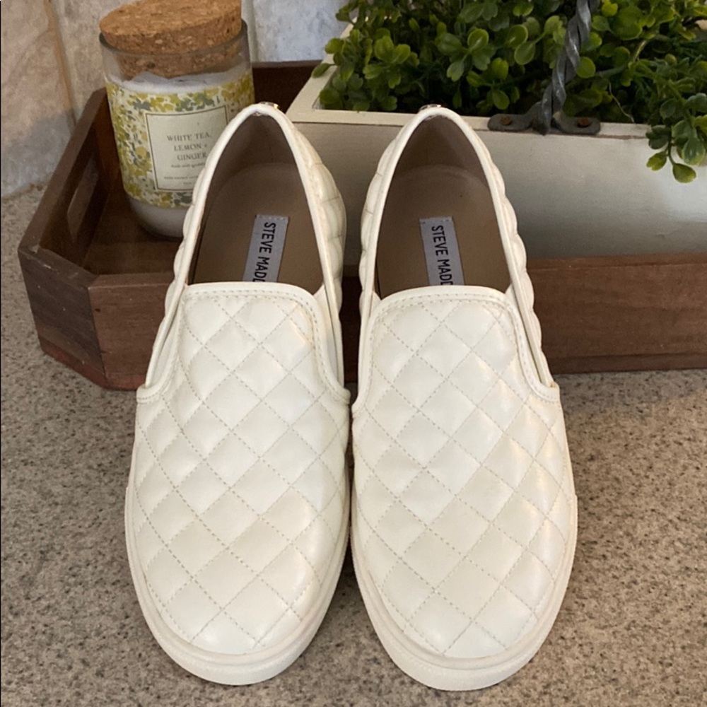 NWOT Steve Madden White Quilted Loafers/Flats